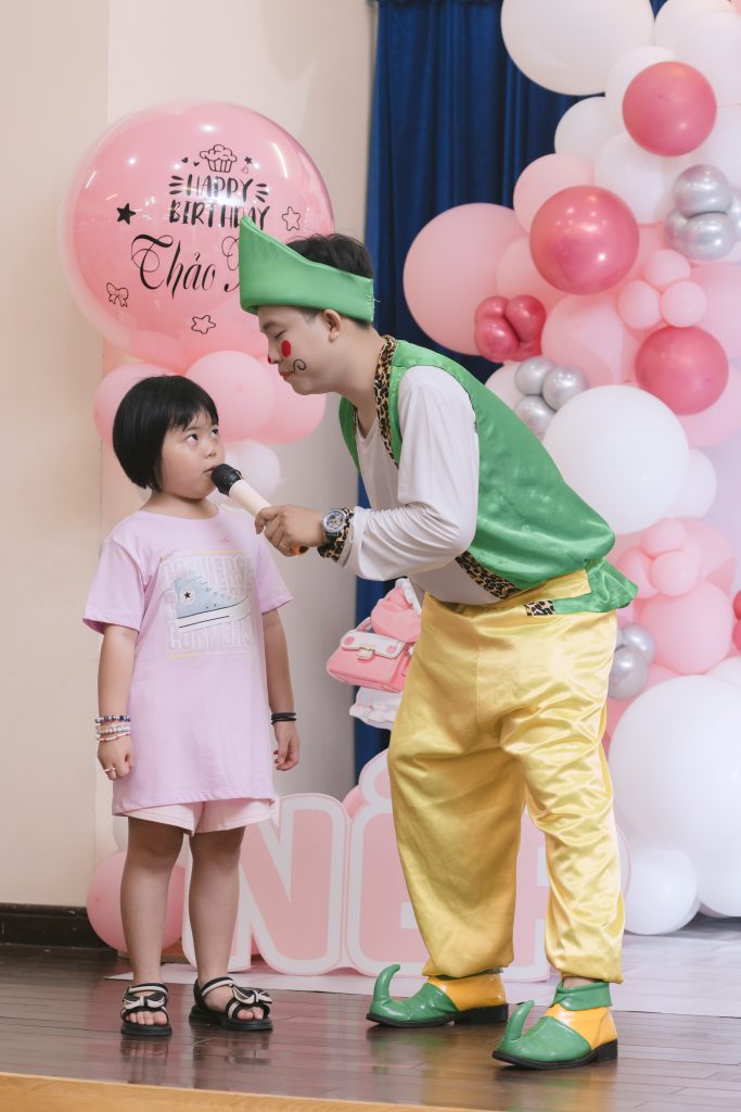 Chú hề sinh nhật hoạt náo giao lưu với các bé